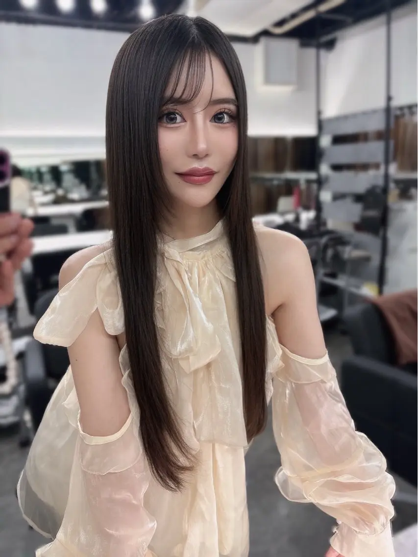 ロング カラー 透明感カラー ダークグレー ダークグレージュ グレージュ ロング カット ヘアカラー トリートメント インフルエンサー多数 担当YO-SUKEのヘアスタイル