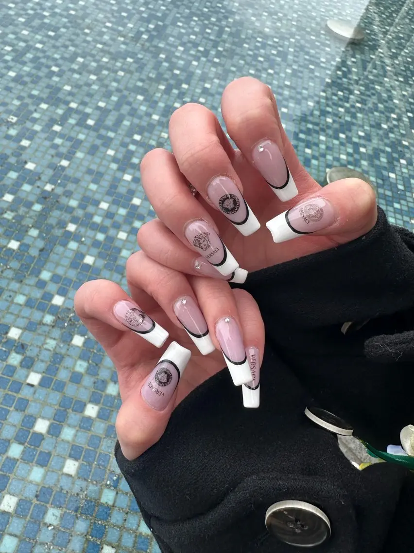 ネイル アートネイル フレンチネイル キラキラネイル ラメ(グリッター) ロングネイル SHIORI 📍渋谷 / 円山町のネイルデザイン