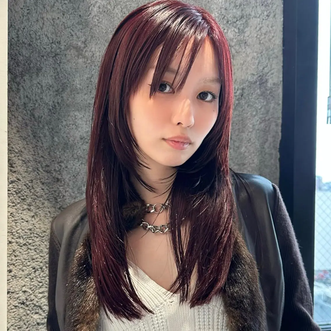 ロング カラー ブリーチ ボルドーカラー ブリーチなしカラー 顔まわりレイヤー レイヤーカット ﾌﾞﾚｲｽﾞ˚✧₊⁎ ﾚｲﾔｰToriのヘアスタイル