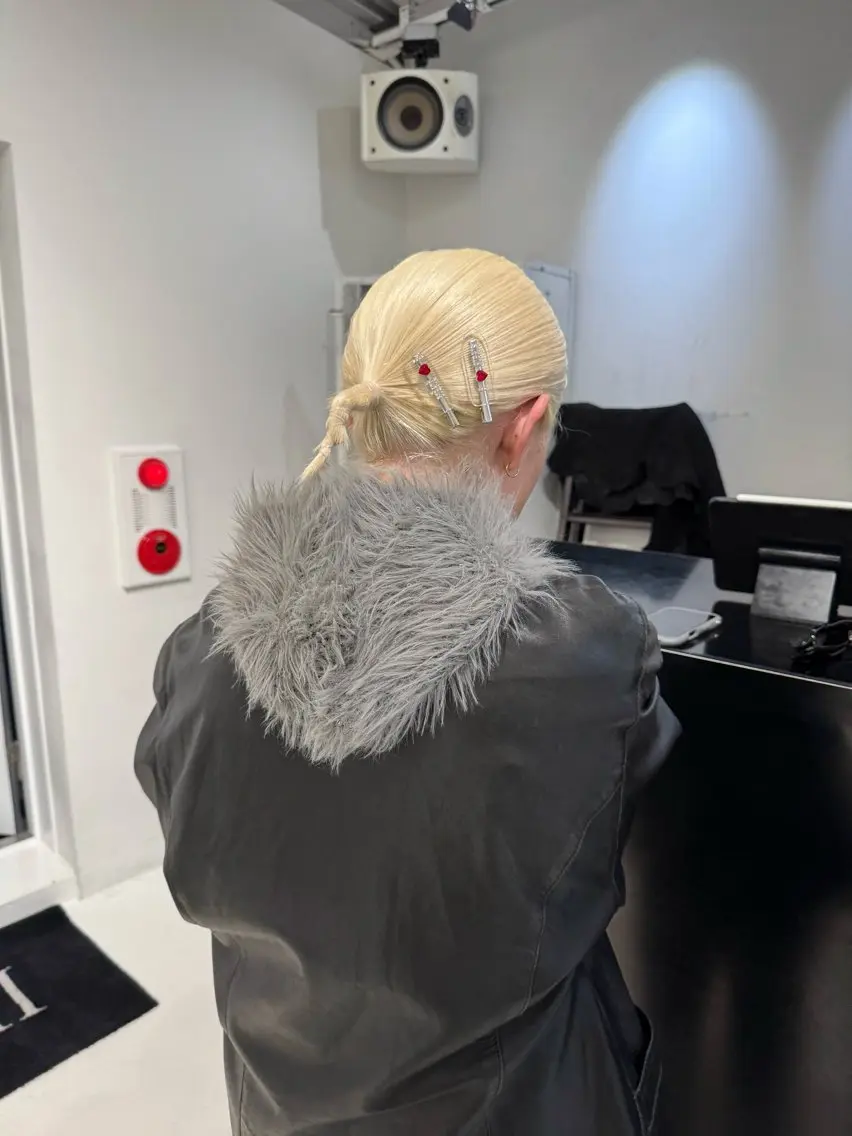 ミディアム カラー ヘアアレンジ ブリーチ ブロンド カット ヘアカラー トリートメント 艶ハイトーン/ヘア アレンジAYAKAのヘアスタイル