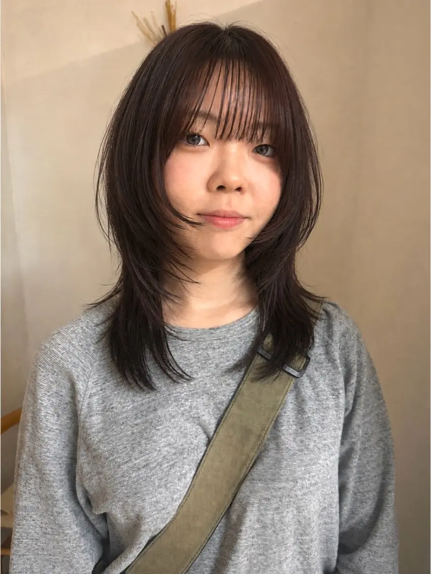 ミディアム ハッシュカット レイヤーカット カット ヘアカラー 赤瀬川 希咲のヘアスタイル