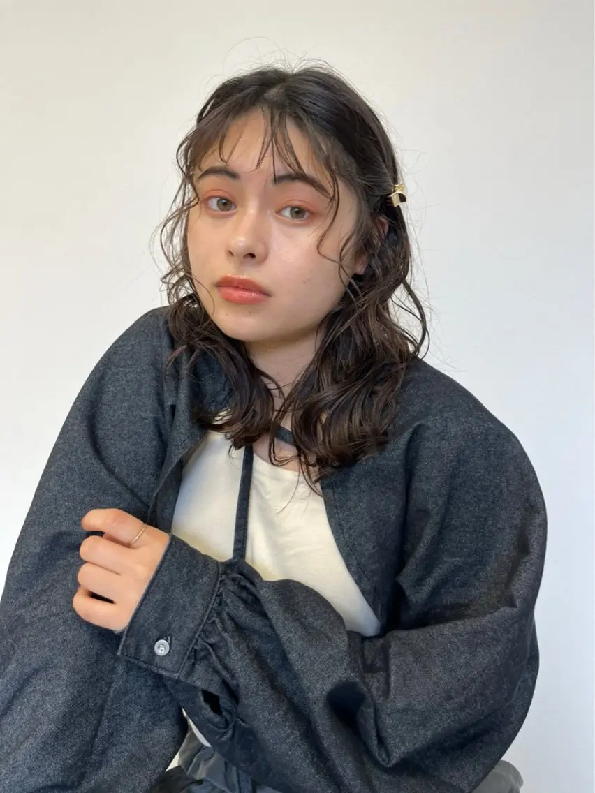 ミディアム 垣内 奈緒のヘアスタイル