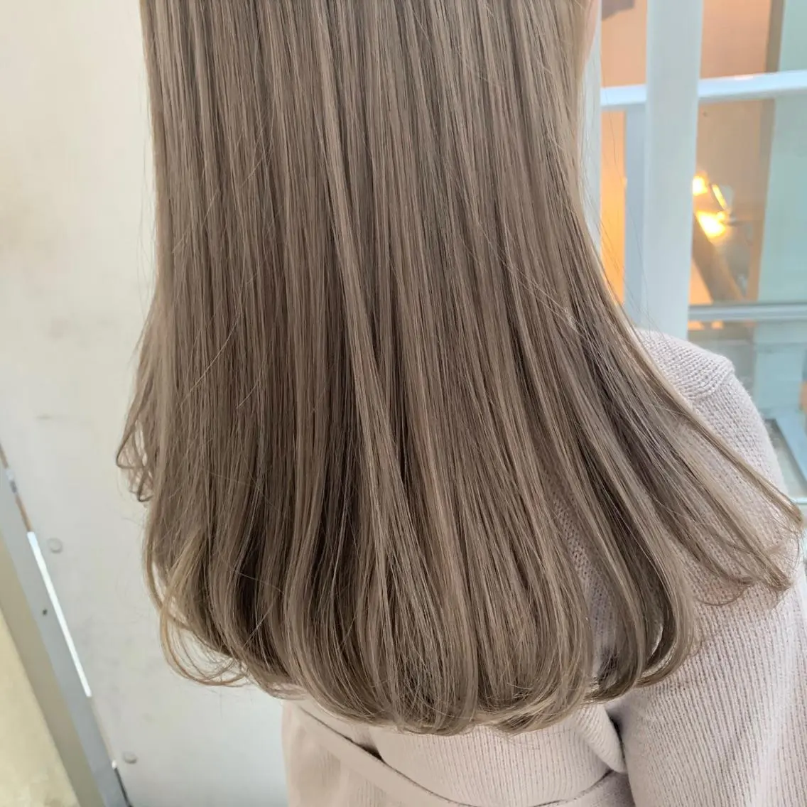 セミロング アッシュ 外国人風カラー ハイライト 髪質改善 韓国風ヘア カット ヘアカラー トリートメント Lino by hoNuaのヘアスタイル