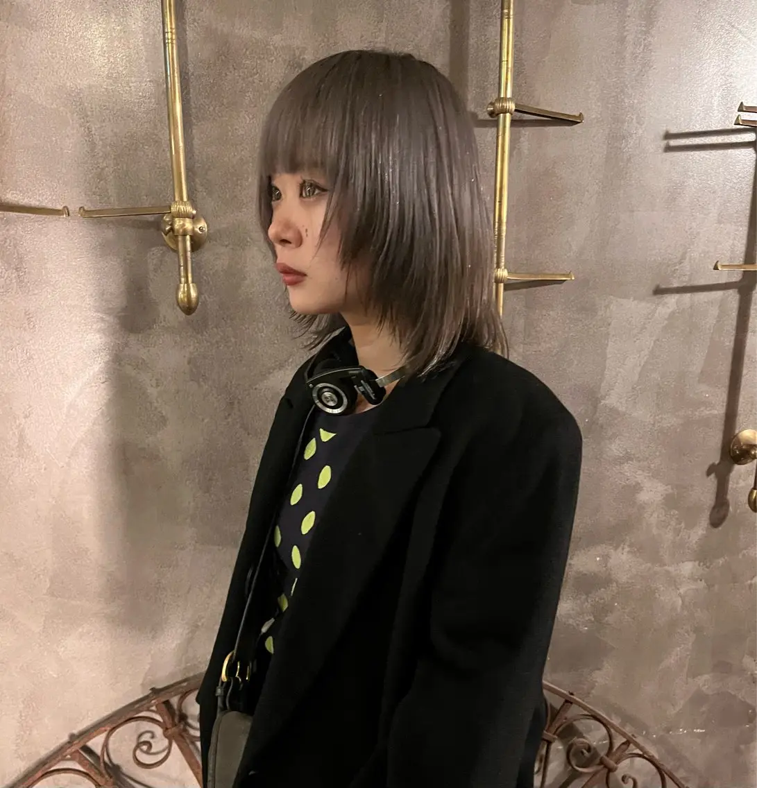 ミディアム カラー ブリーチ シルバー レイヤーカット ウルフカット ウルフレイヤー ブリーチ/縮毛矯正 ❤️‍🔥シンノスケのヘアスタイル