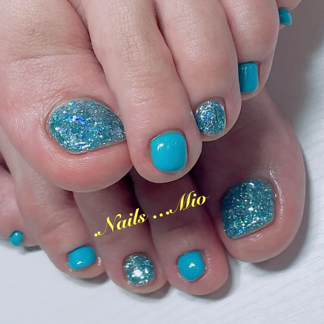 ネイル フットネイル ジェルネイル ワンカラーネイル 赤色 フットネイル .Nails Mio 赤羽西ネイルサロンのネイルデザイン