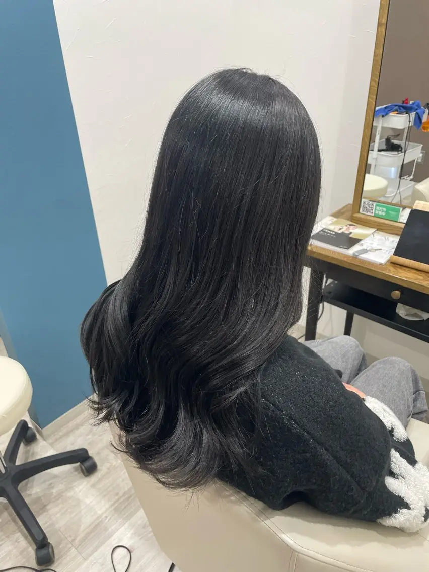 ロング アッシュ アッシュグレー カット ヘアカラー 小武海 俊太のヘアスタイル