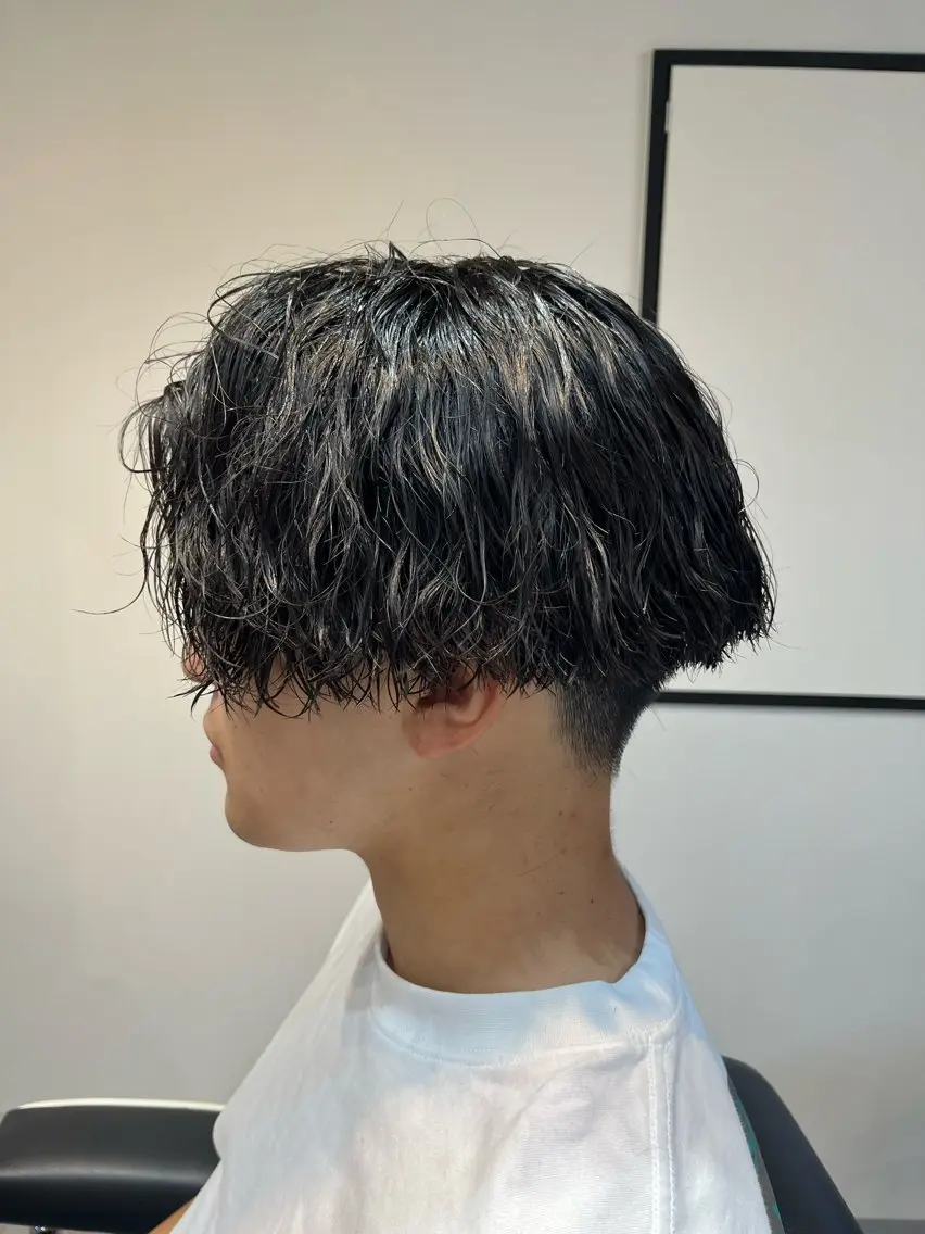 メンズ メンズブリーチ センターパート フェードカット メンズハイライト メンズパーマ 直毛改善特化美容師/ 大森雄貴のヘアスタイル