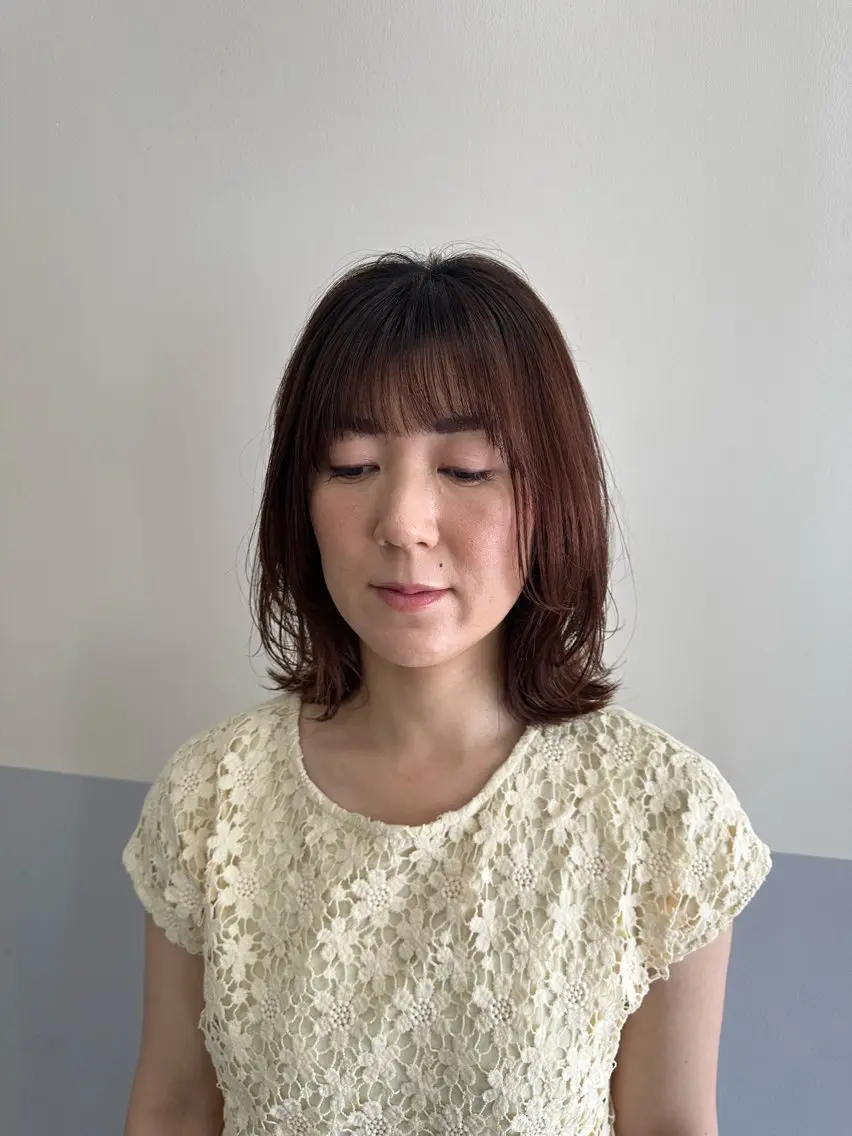 ミディアム レイヤーカット 三浦彩那/ 透明感カラー/岡崎のヘアスタイル