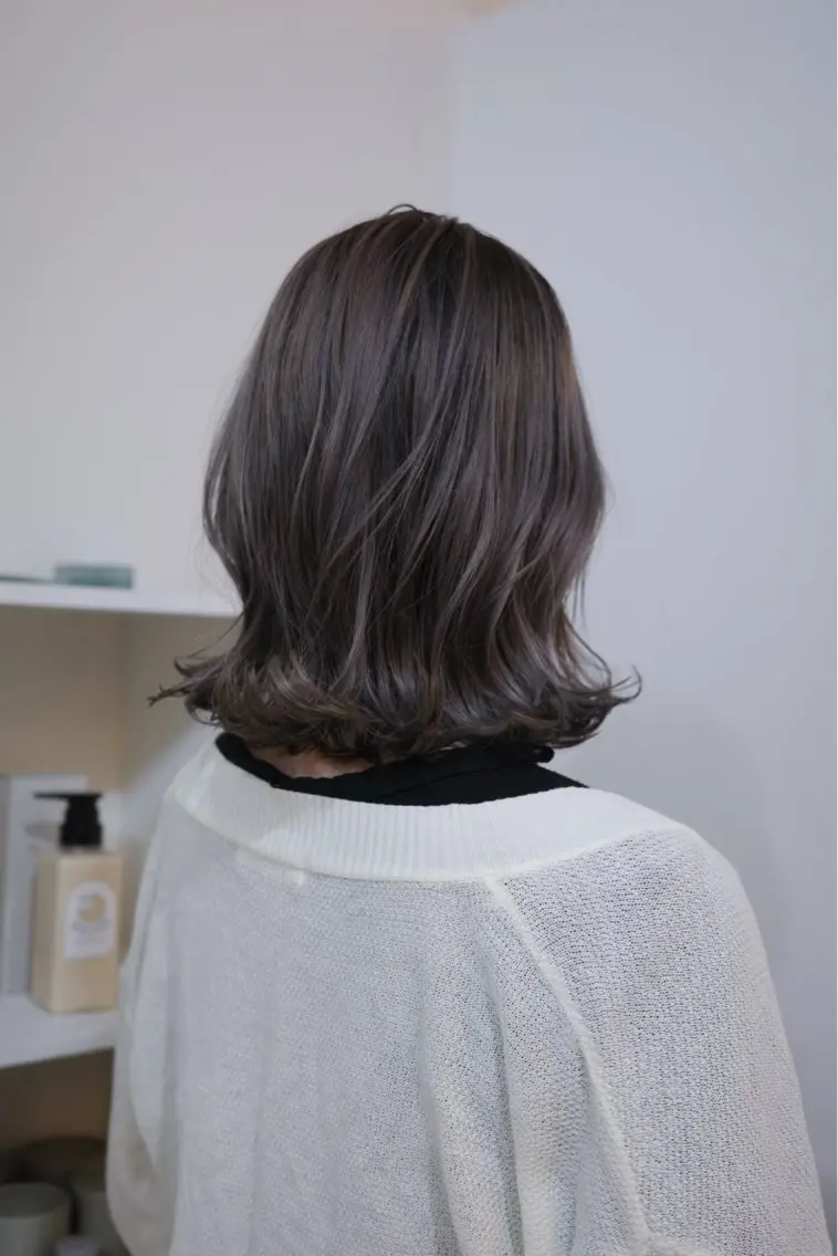 ミディアム カラー バレイヤージュ ブリーチ デザインカラー ハイトーンカラー レイヤーカット カット ヘアカラー ミタニ ナギサのヘアスタイル