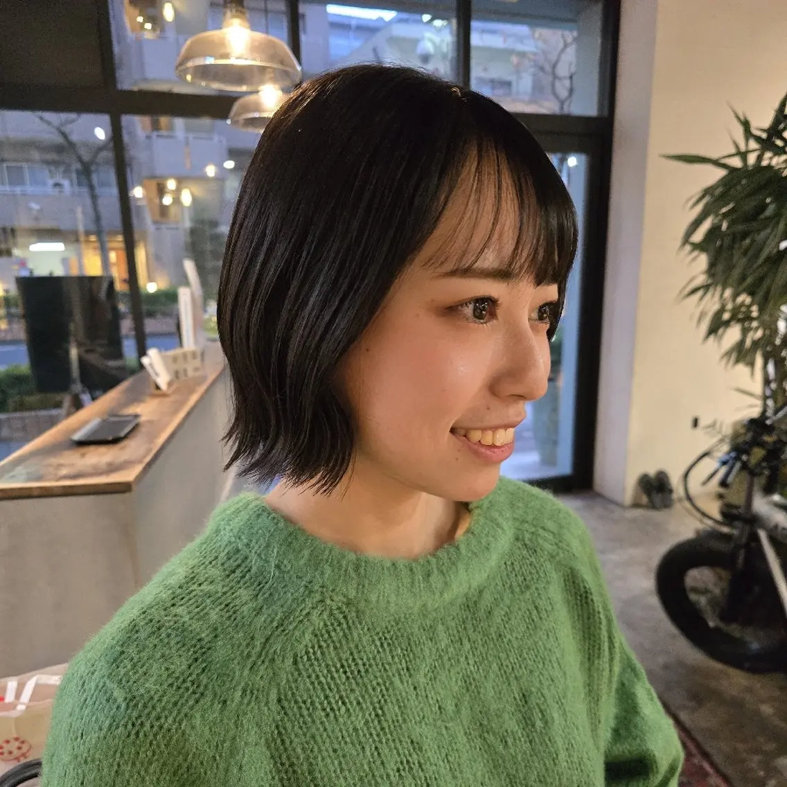 ショート ボブ 外ハネヘア ハヤシ マユ ✂ 府中美容室のヘアスタイル