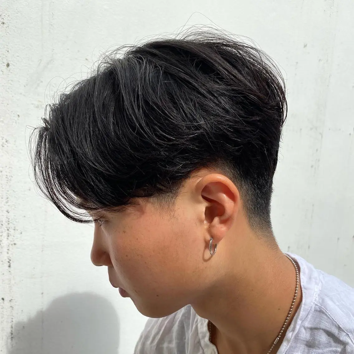 ミディアム メンズ ミディアムパーマ センターパート メンズパーマ SHION men's permのヘアスタイル