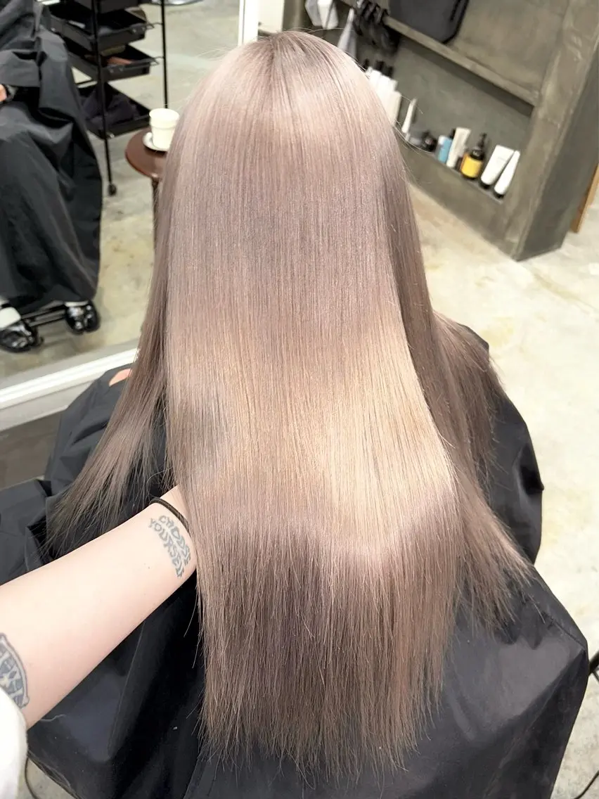 ロング カラー シルバー ハイトーンカラー/ miyuuのヘアスタイル