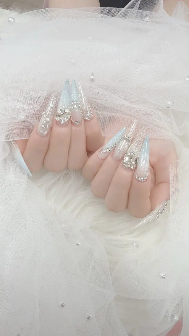 ネイル アートネイル オーロラネイル ボルドー チークネイル フレンチネイル ハンドネイル Sakura Nail Salonのネイルデザイン