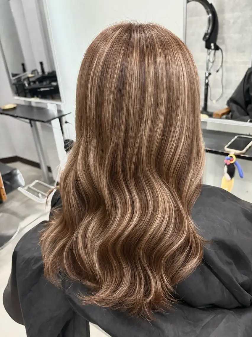 セミロング ハイライト 🤍HIKARI🤍 ハイライトのヘアスタイル