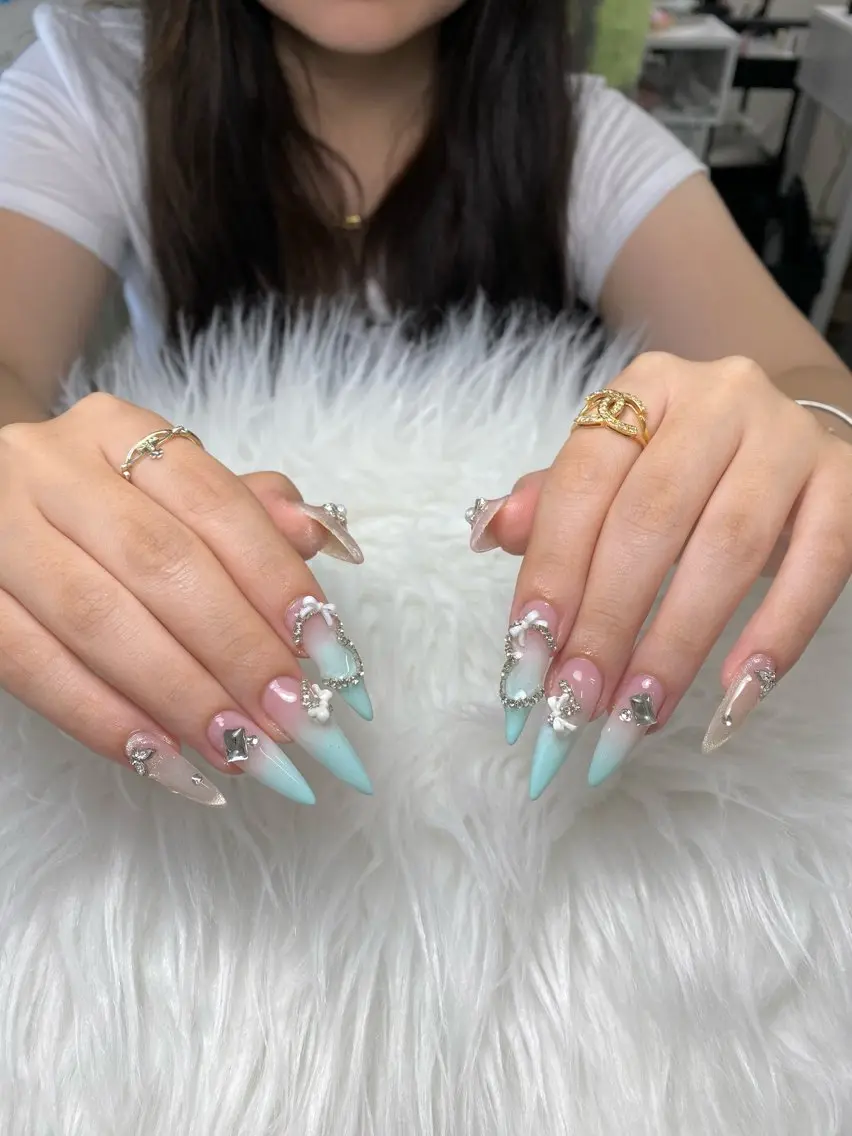 ネイル ジェルネイル キラキラネイル 韓国ネイル 持ち込み ニュアンスネイル RUNA Nemnailのネイルデザイン