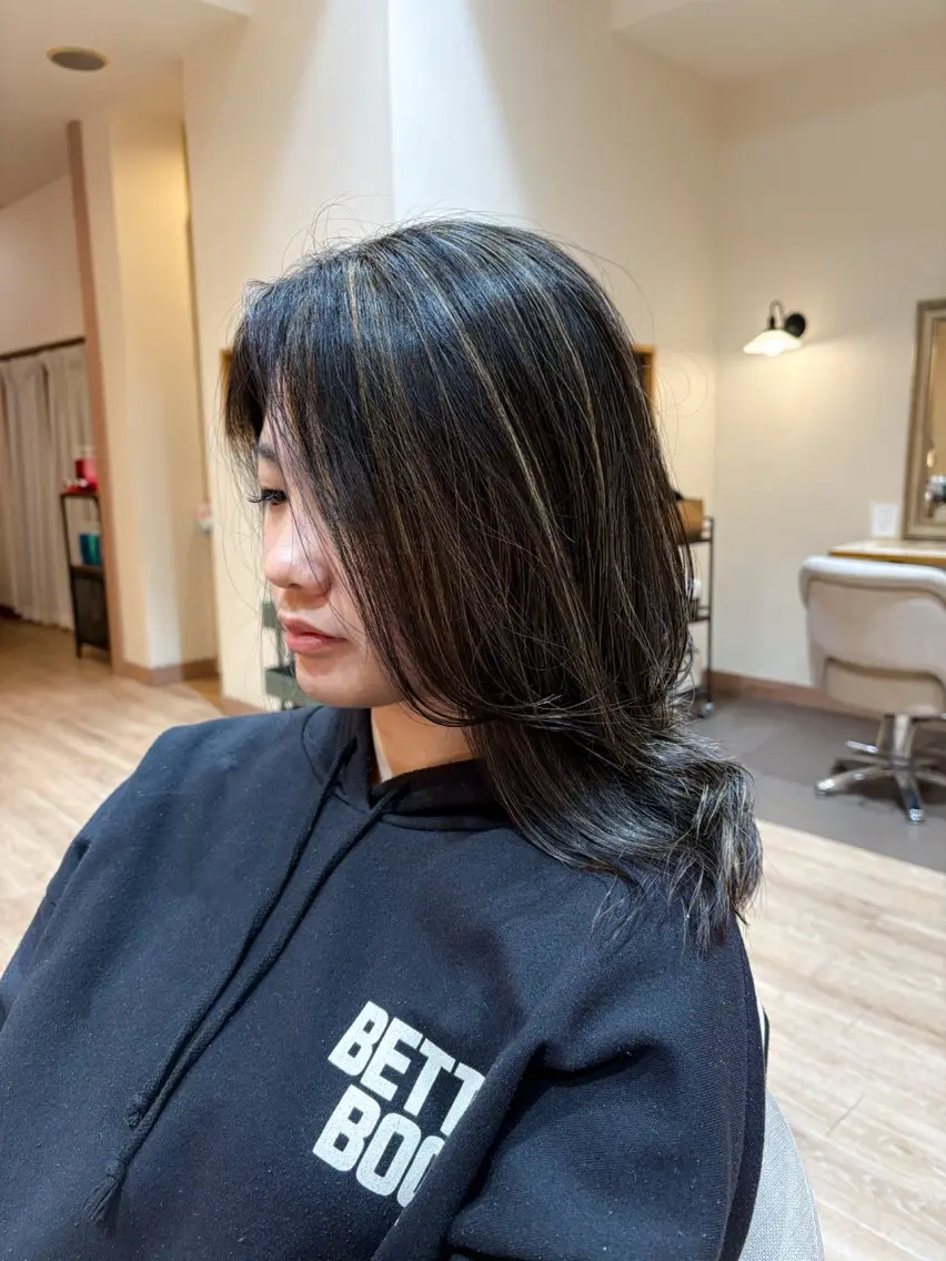 セミロング ハイライト レイヤーカット 石平 暖のヘアスタイル