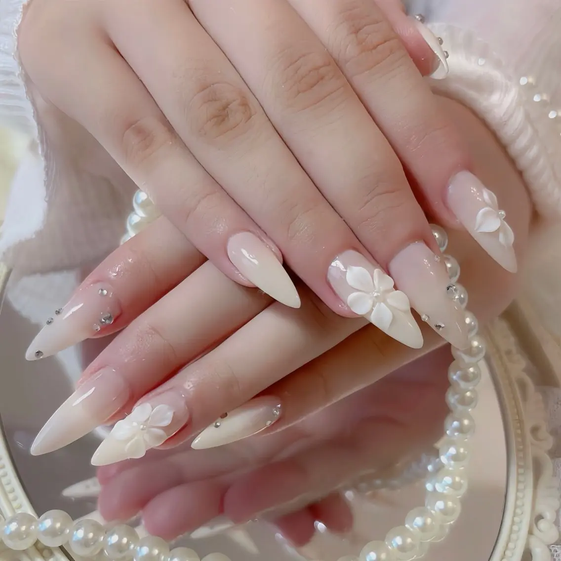 ネイル オーロラネイル 長さ出し フラッシュネイル フレンチネイル ジェルネイル ハンドネイル ハンドケア CiCi NailSalonのネイルデザイン