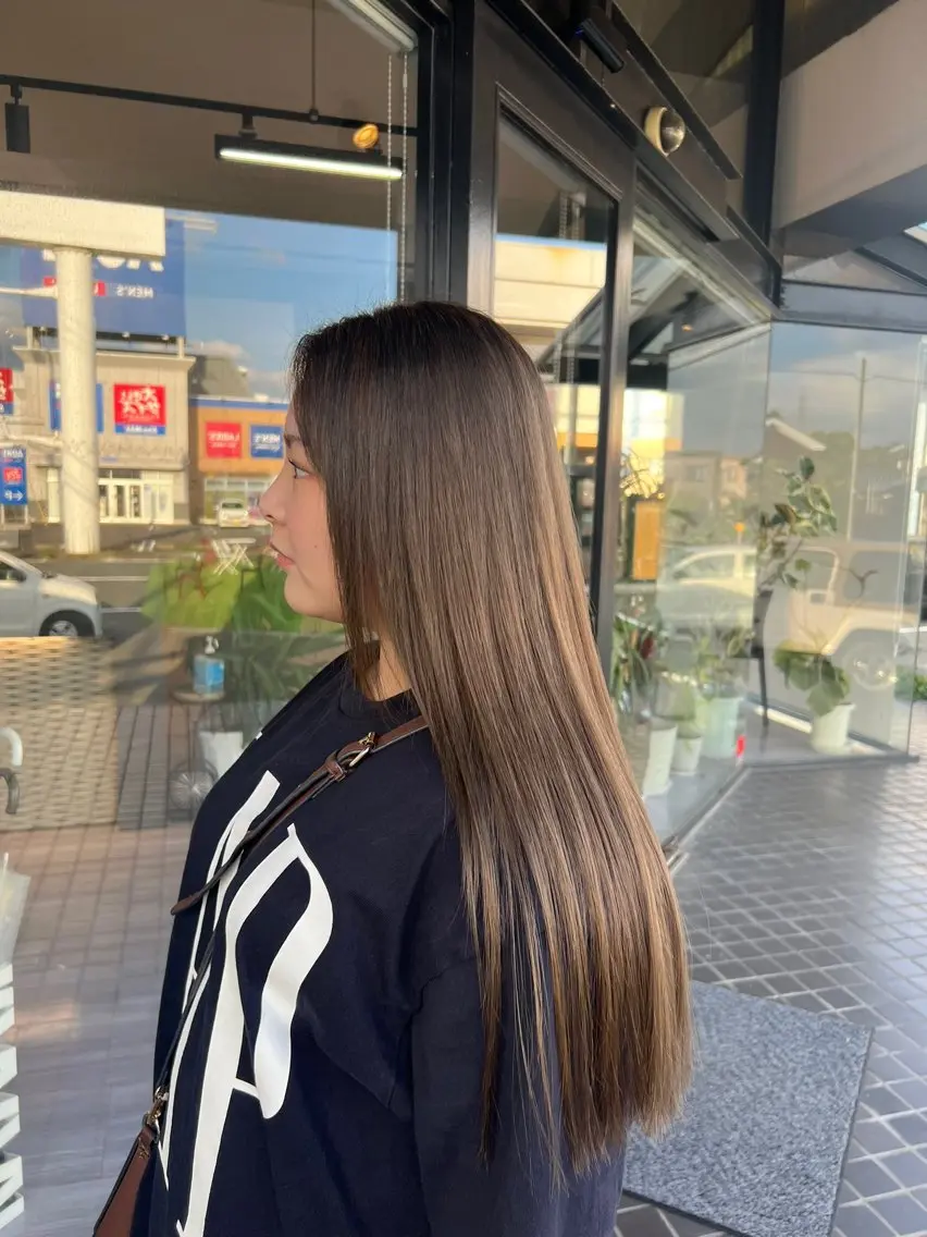 ロング カラー ベージュカラー 透明感カラー グレージュ ヘアカラー トリートメント arika ミズキのヘアスタイル
