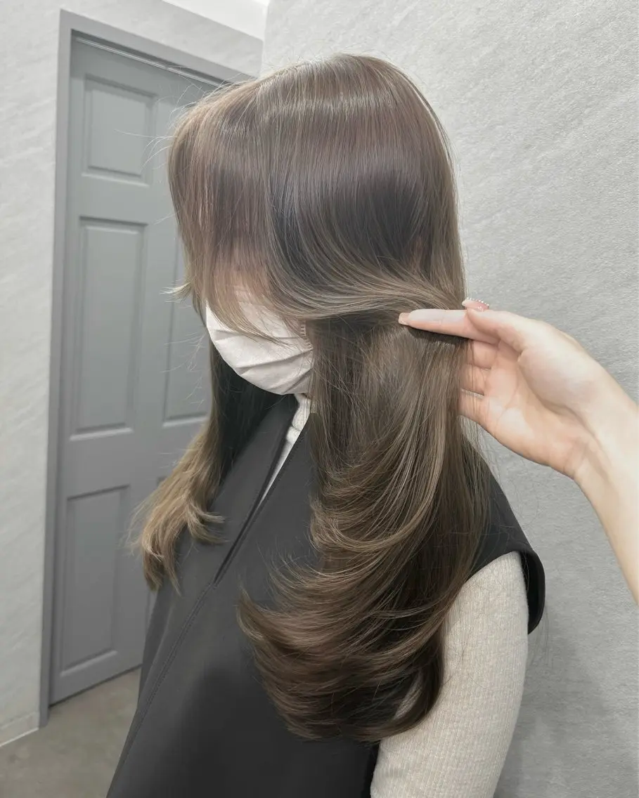 ロング カラー ベージュカラー 透明感カラー オリーブベージュ カット ヘアカラー トリートメント 🌸MAYU🌸 ハイトーン➕レイヤーのヘアスタイル