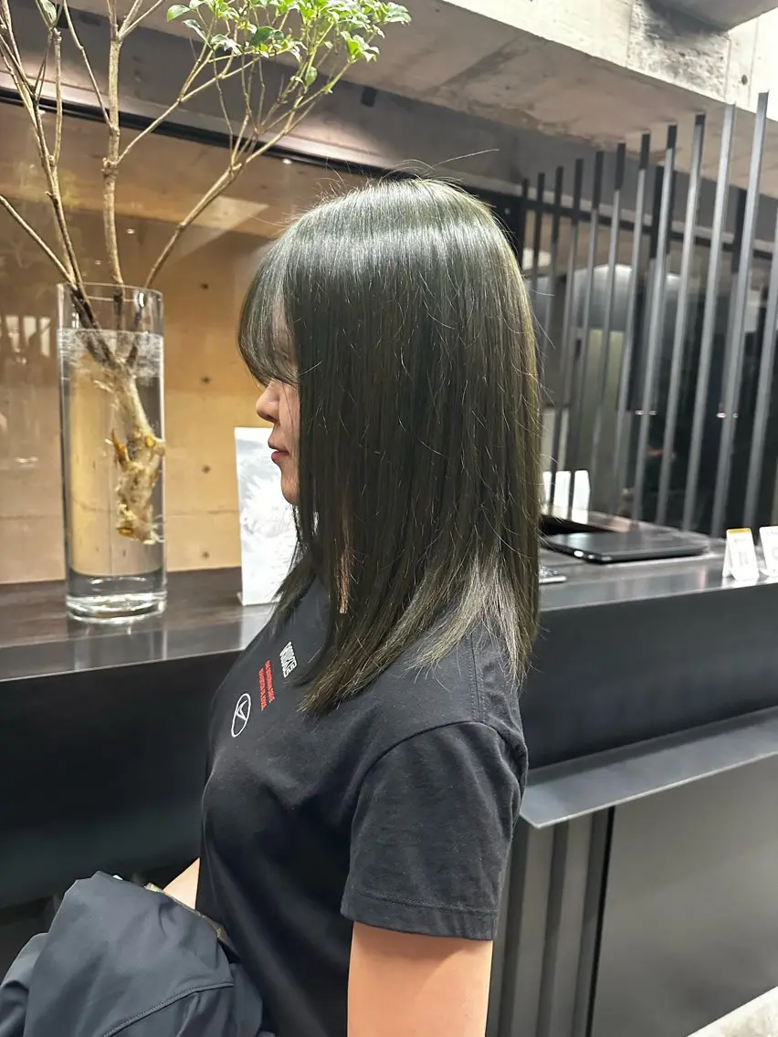 セミロング カラー 西 美羽のヘアスタイル