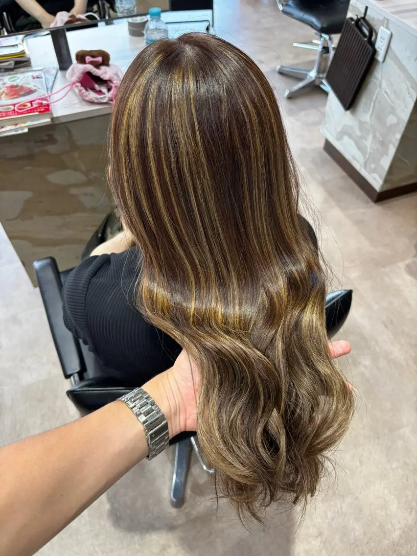 セミロング ハイライト 本田 央介のヘアスタイル