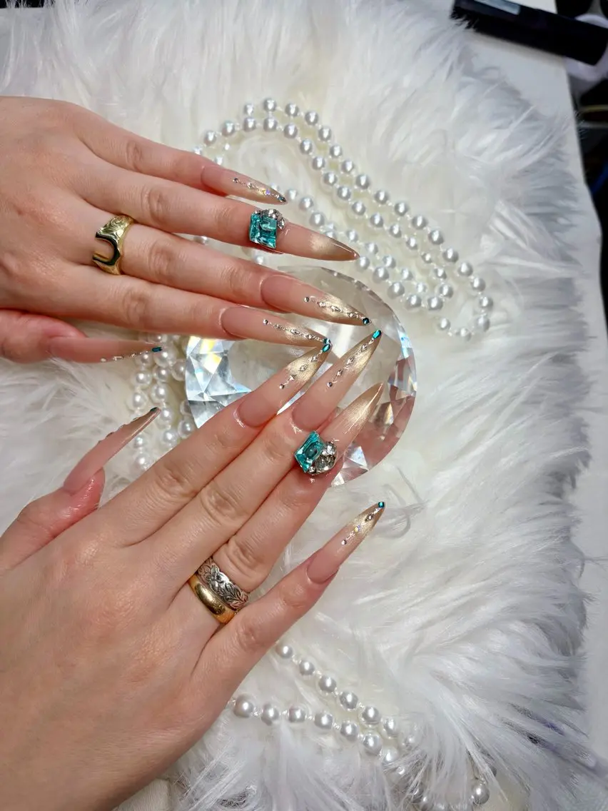 ネイル アートネイル オーロラネイル チークネイル 長さ出し フットネイル ハンドネイル Chan nailsのネイルデザイン