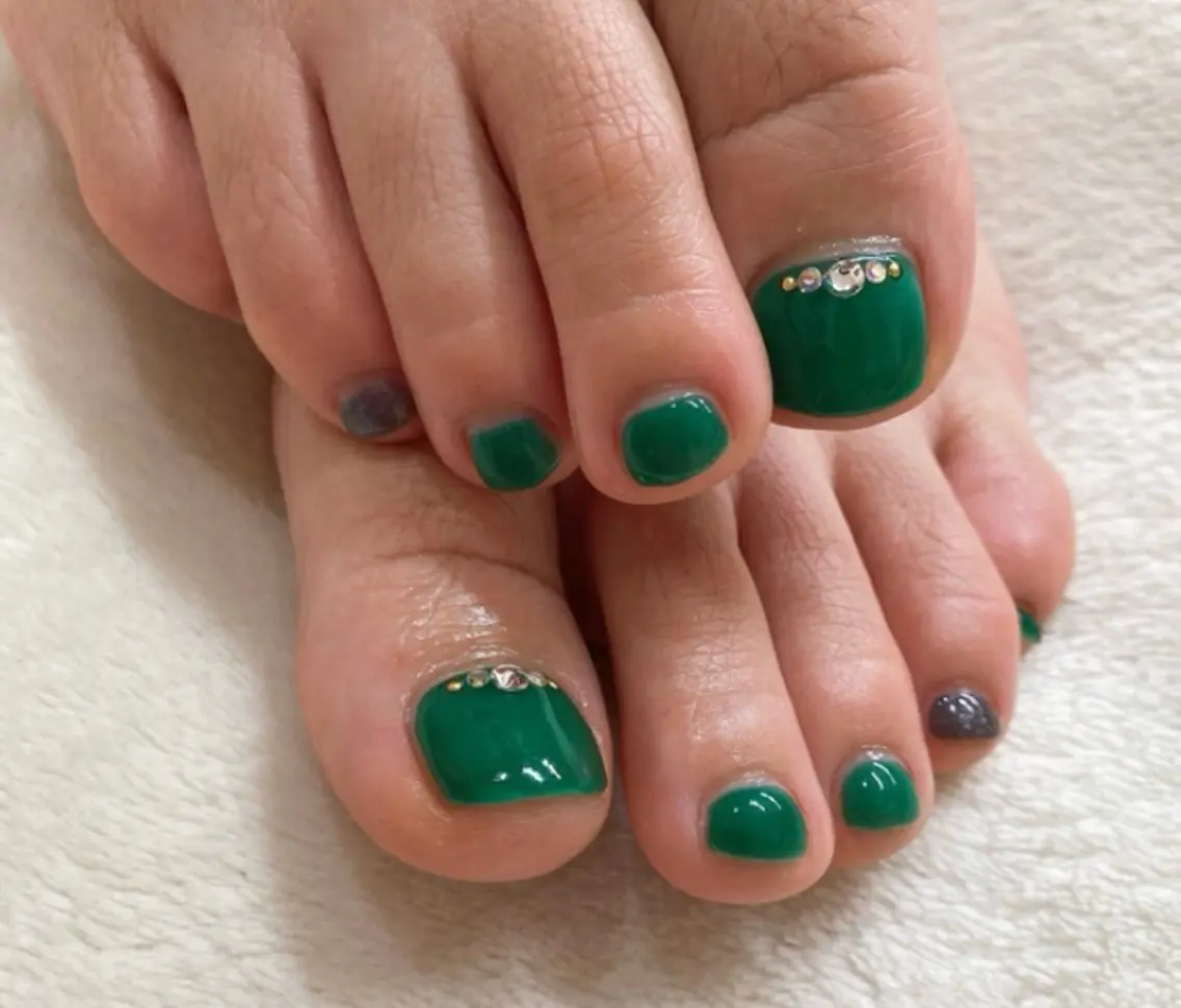ネイル フットネイル ワンカラーネイル ストーンネイル nail... rrのネイルデザイン