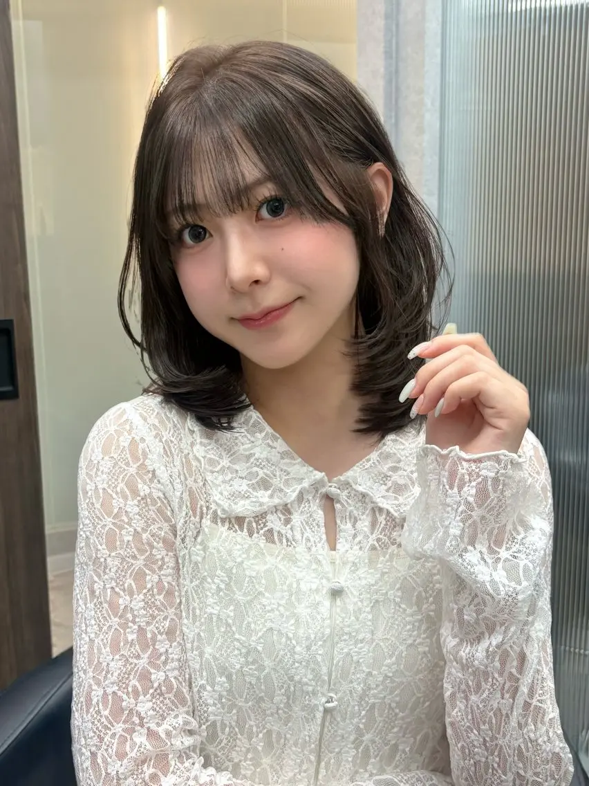 ミディアム くびれヘア 韓国風ヘア レイヤーカット カット ヘアカラー トリートメント SEIRA 透明感 /赤み消しのヘアスタイル