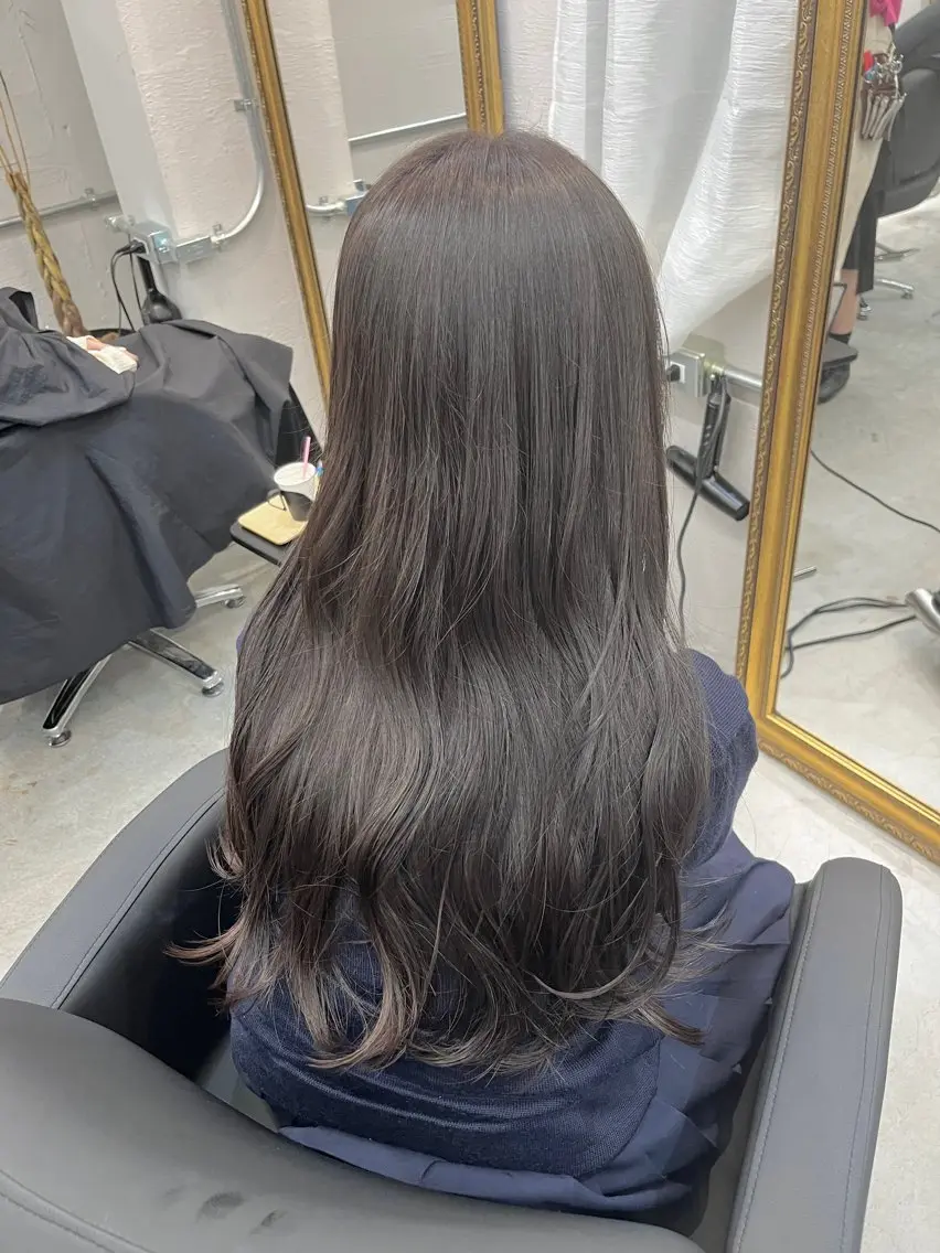 ロング カラー グレージュ/透け感 カラー/透明感カラーのヘアスタイル