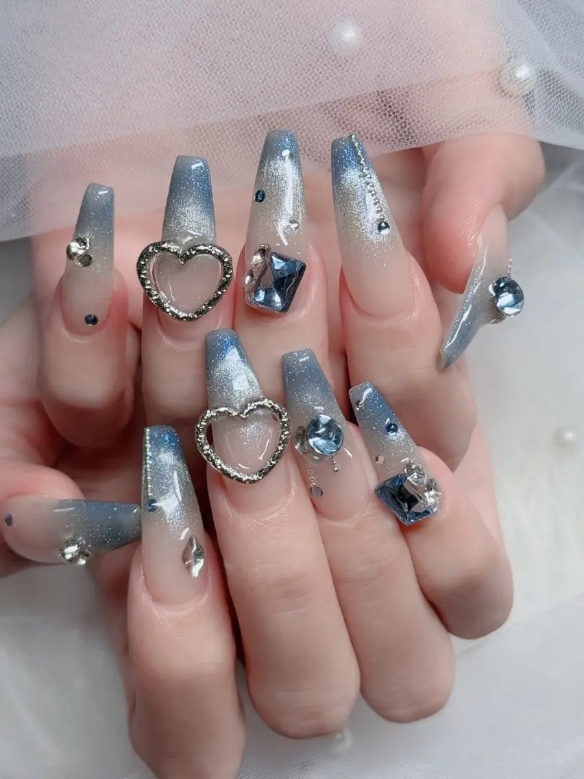 ネイル オーロラネイル フレンチネイル ジェルネイル ハロウィン キラキラネイル ハンドネイル H.baby Nail Salonのネイルデザイン