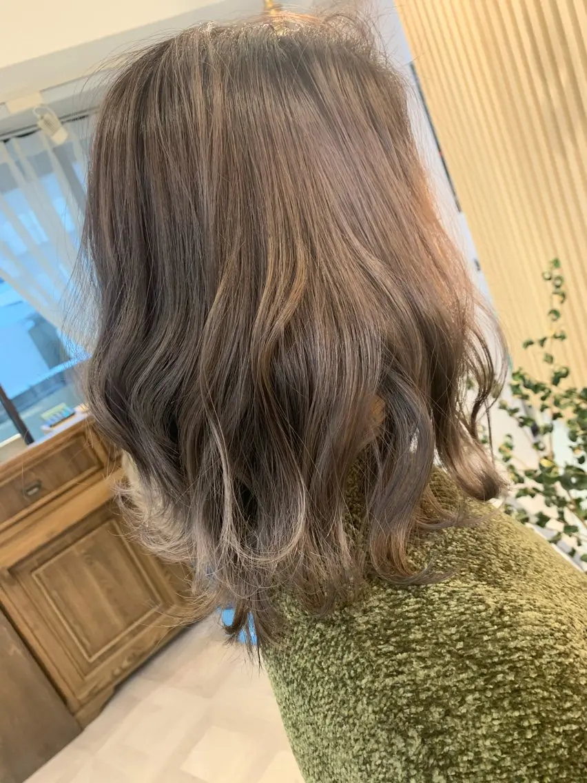 セミロング ヒカ ルのヘアスタイル