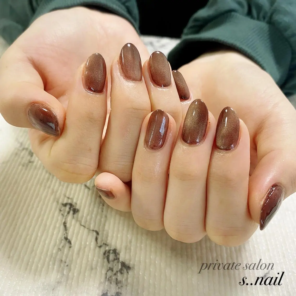 ネイル ブラウン ジェルネイル マグネットネイル ワンカラーネイル ハンドネイル フットネイル s..nail / MORITAのネイルデザイン