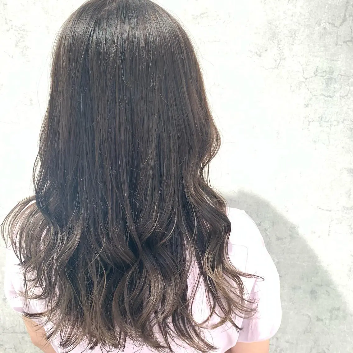 ミディアム カラー パーマ ヘアアレンジ メンズ キッズ ネイル マツエク・マツパ メンズブリーチ メンズハイライト メンズインナーカラー メンズ韓国風 アディクシーカラー 切りっぱなしヘアボブ ミディアムヘアRYOのヘアスタイル