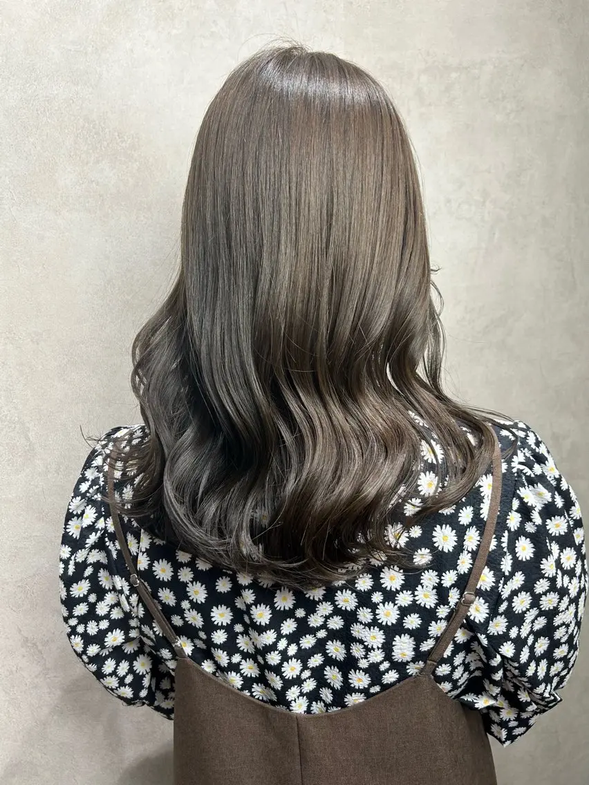 セミロング カラー グレージュ オリーブグレージュ オリーブグレー ヘアカラー Rin♡透明感ピンク 🎀白肌ラベンダーのヘアスタイル