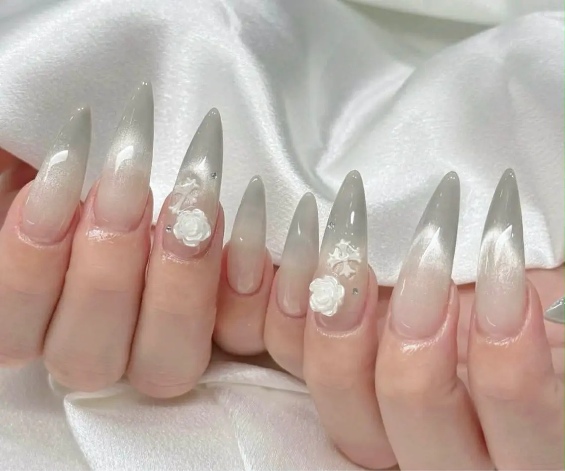 ネイル オーロラネイル ブルー チークネイル フットネイル フレンチネイル ハンドネイル GIN NAILのネイルデザイン