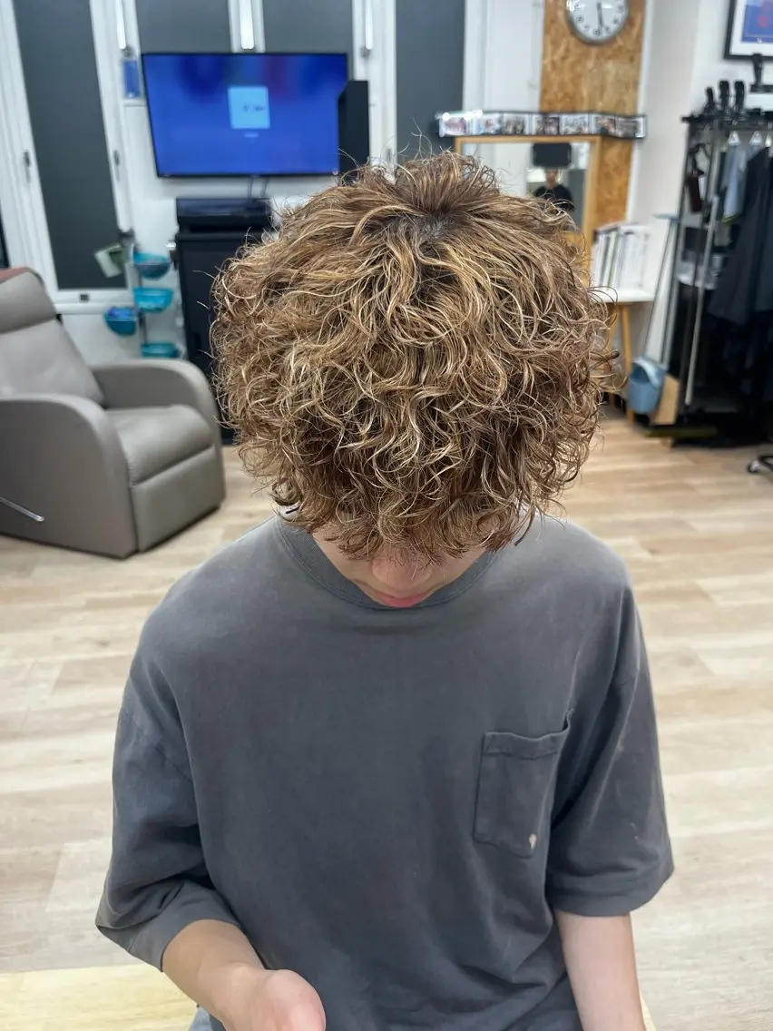 パーマ メンズ メンズハイトーン メンズパーマ スパイラルパーマ パーマ すどう あしゅりのヘアスタイル