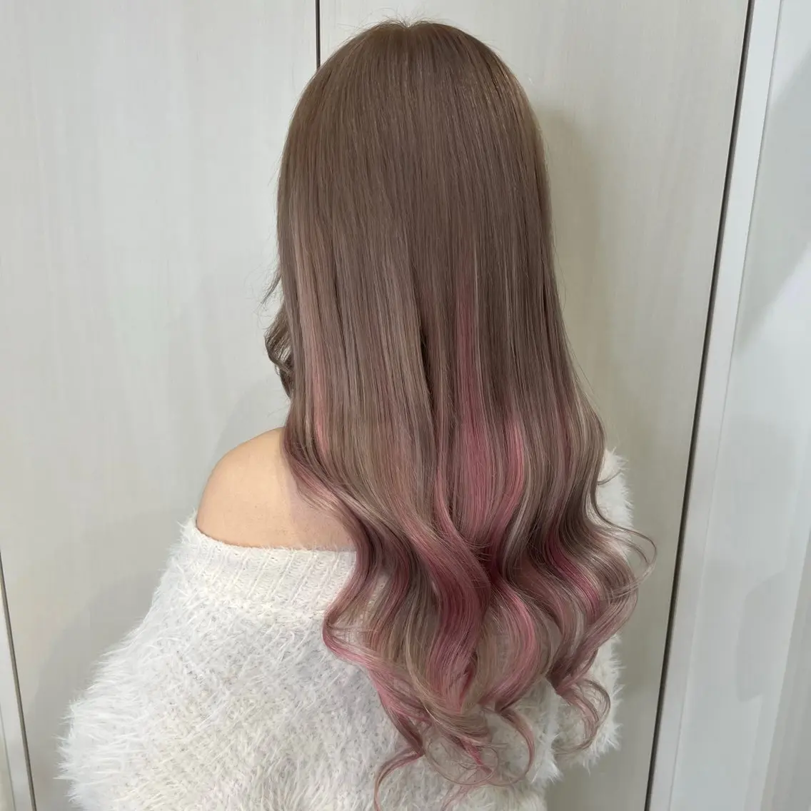 ロング カラー メッシュ ピンクカラー ヘアカラー エクステ 🦋エクステ🦋 TOMOKAのヘアスタイル