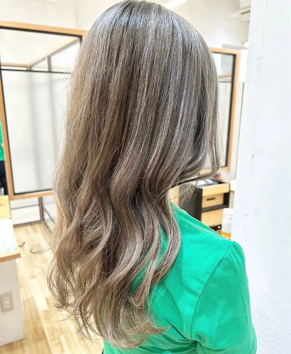 ロング ハイライト ゆうき あすかのヘアスタイル