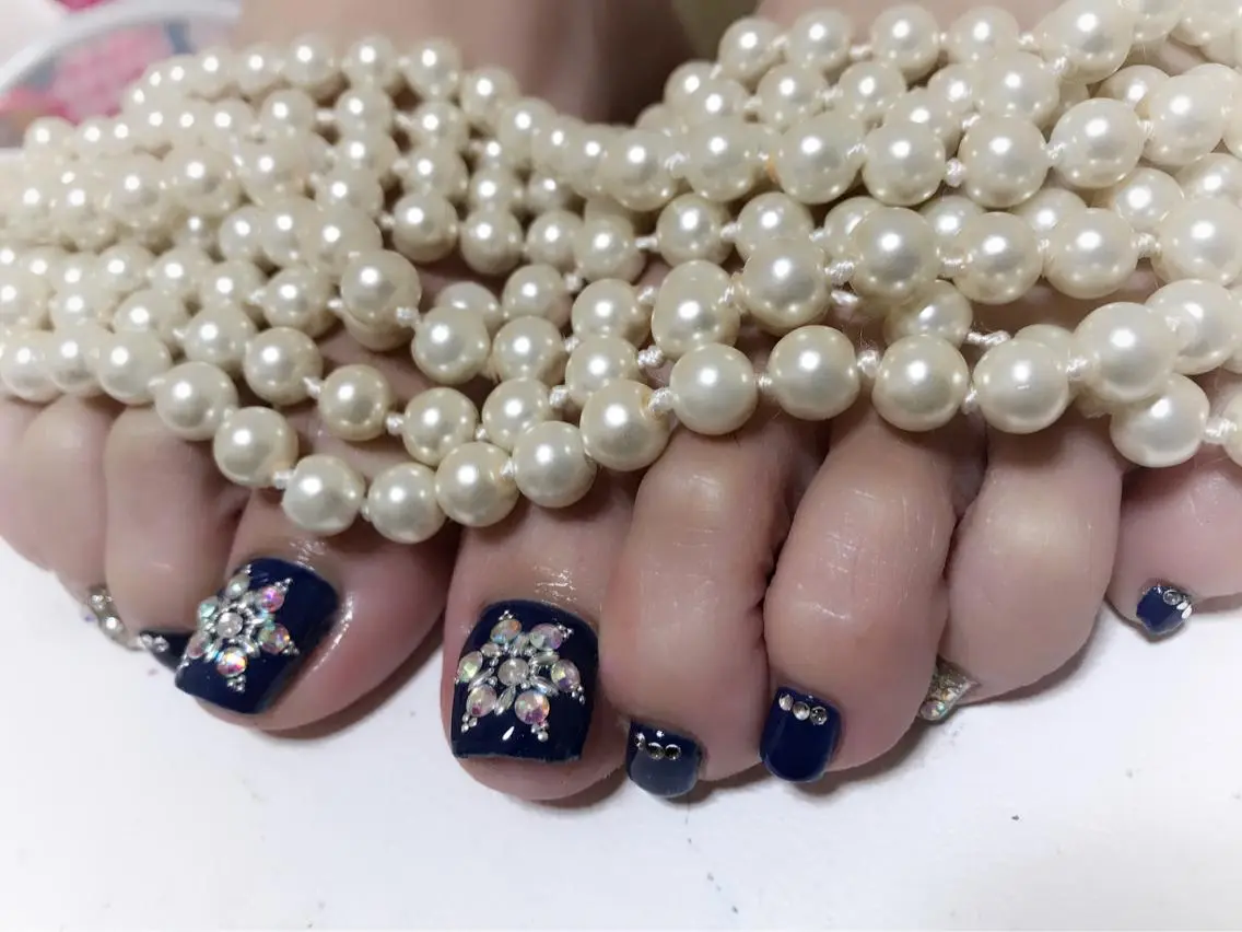 ネイル オーロラネイル ネイビー フットネイル LiLion Nailのネイルデザイン