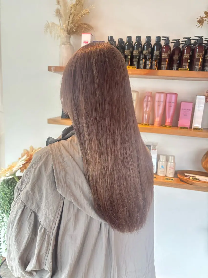 ロング カラー ベージュカラー ブリーチ ミルクティーベージュ 湘南台/ハイライト /レイヤーカットのヘアスタイル