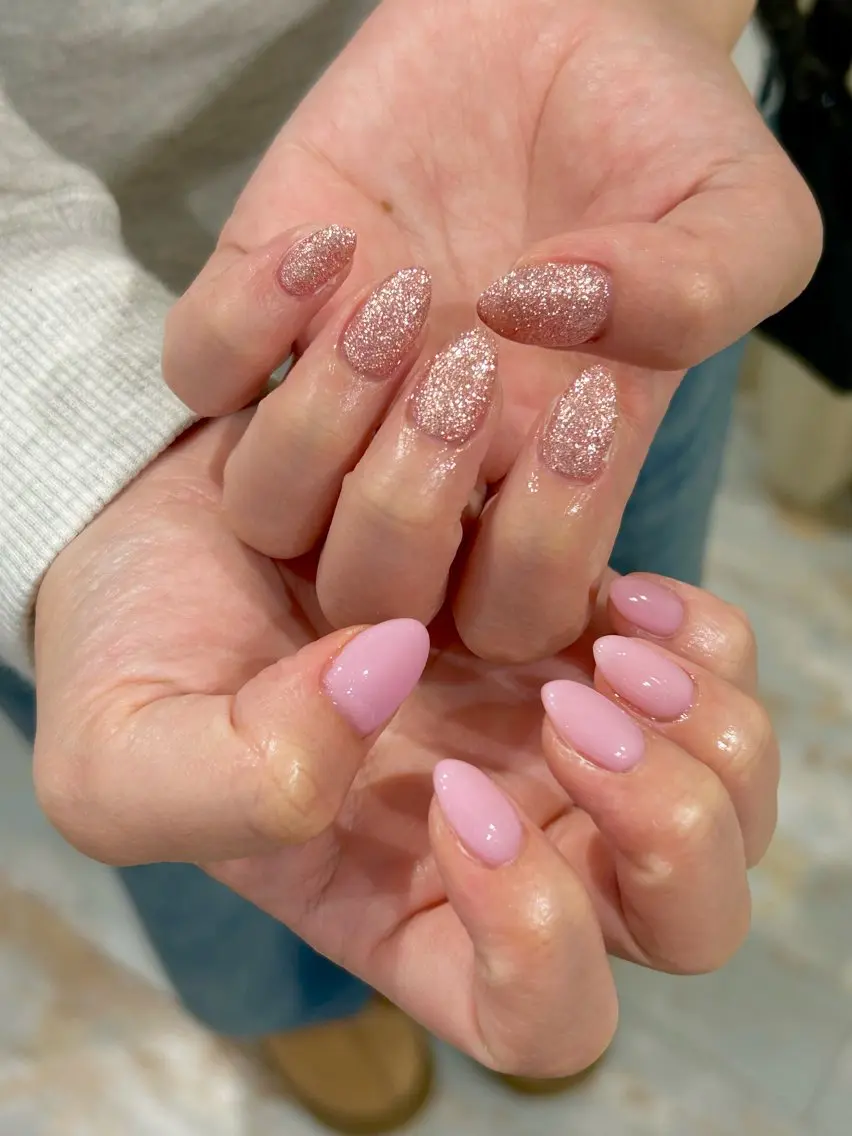 ネイル キラキラネイル ラメ(グリッター) オフィスネイル ピンク シンプルネイル Lily nailのネイルデザイン