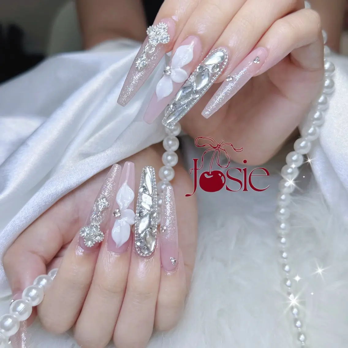 ネイル フレンチネイル ガーリー ガラスフレンチ 氷ネイル・うるうるネイル キラキラネイル ハンドネイル JOSIE nail studioのネイルデザイン