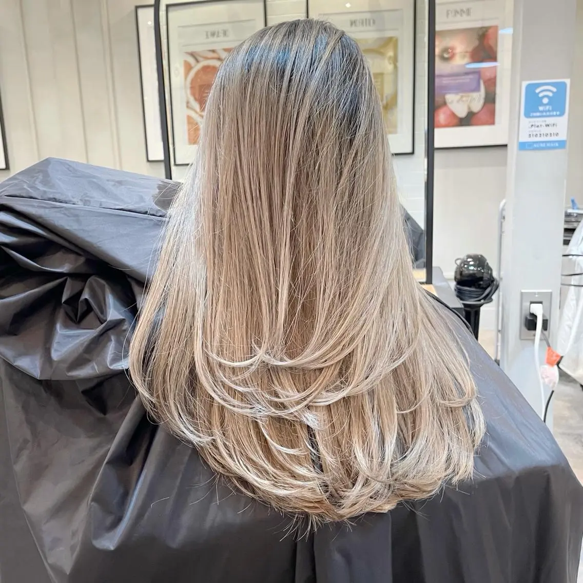 セミロング カラー ヘアアレンジ バレイヤージュ デザインカラー ハイライトカラー 外国人風カラー ハイライト カット ヘアカラー トリートメント アンドウ ユウ/ レイヤーカット/韓国のヘアスタイル