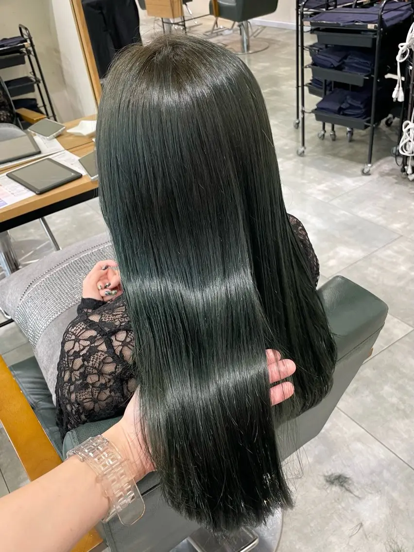 ロング アッシュ ロング トリートメント 内田 真里奈のヘアスタイル