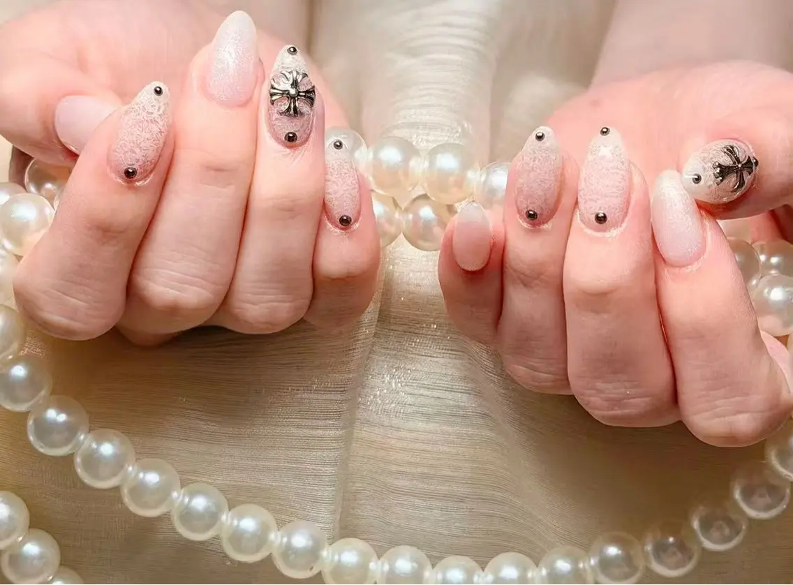 ネイル オーロラネイル 長さ出し フレンチネイル ガーリー キラキラネイル RIn 🎀のネイルデザイン