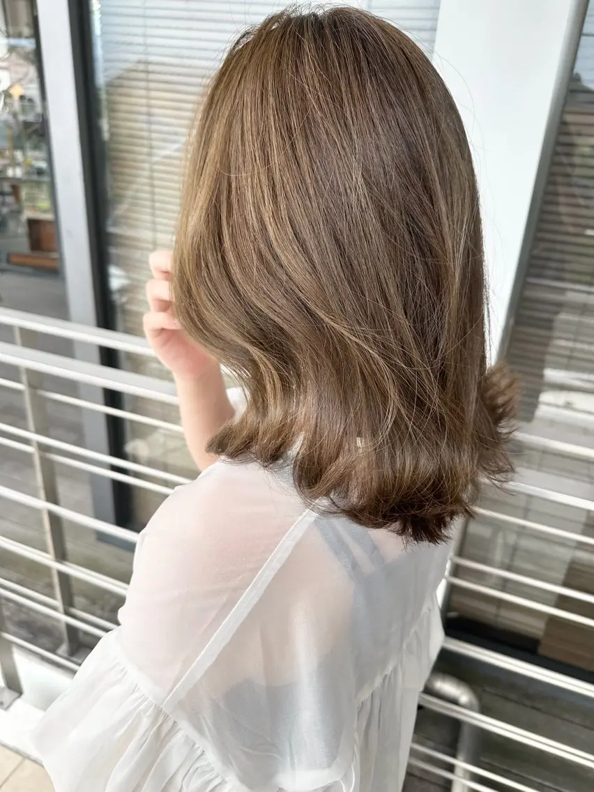 セミロング カラー ベージュカラー オリーブベージュ カット ヘアカラー トリートメント 恒松 雄基のヘアスタイル