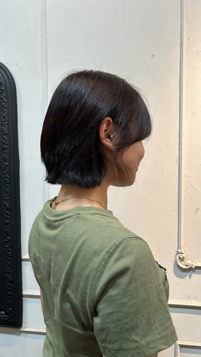 ショート ラベンダーブラウン ヘアカラー 前田 菜緒のヘアスタイル