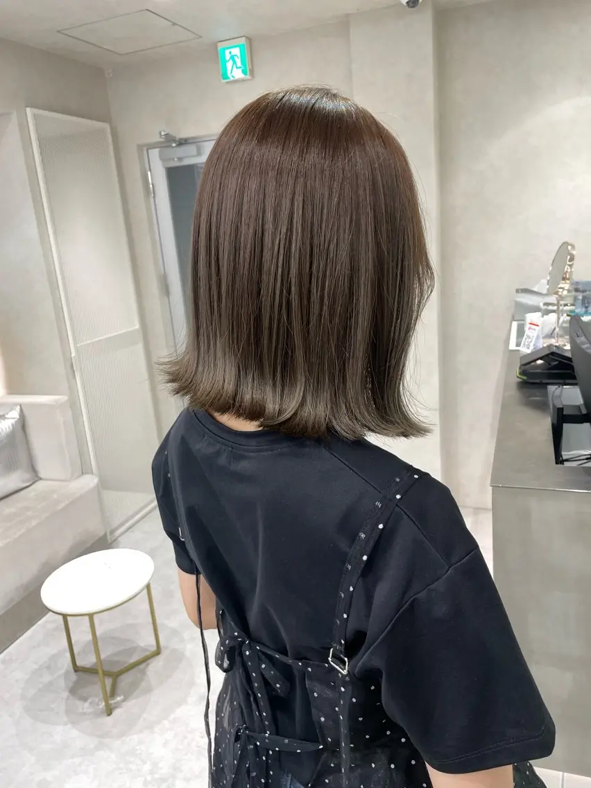 ミディアム カット ヘアカラー 透明感オリーブ🫒/ ブリーチなしWカラーのヘアスタイル