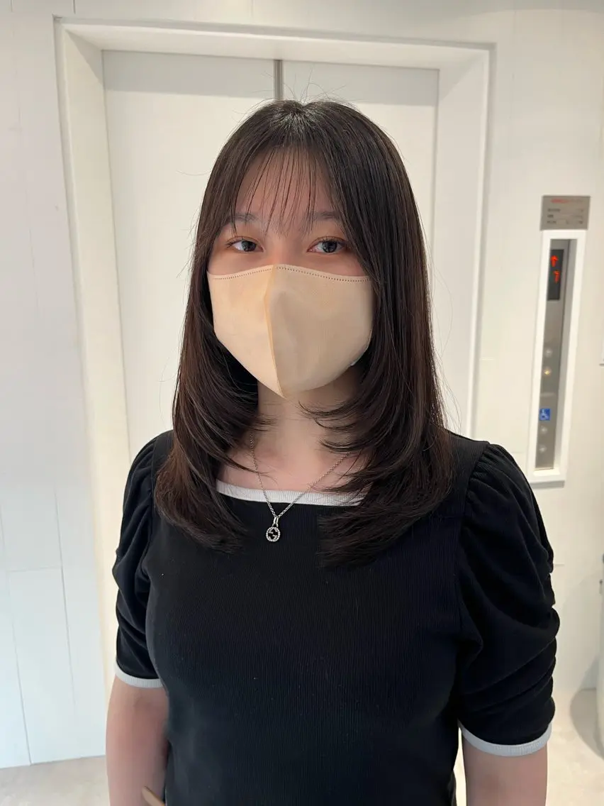 ミディアム 岡藤 里菜のヘアスタイル