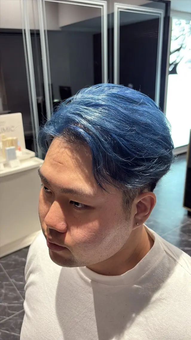 カラー メンズ メンズブリーチ ブリーチ ブルーカラー ネイビーカラー 石崎 瀬那のヘアスタイル